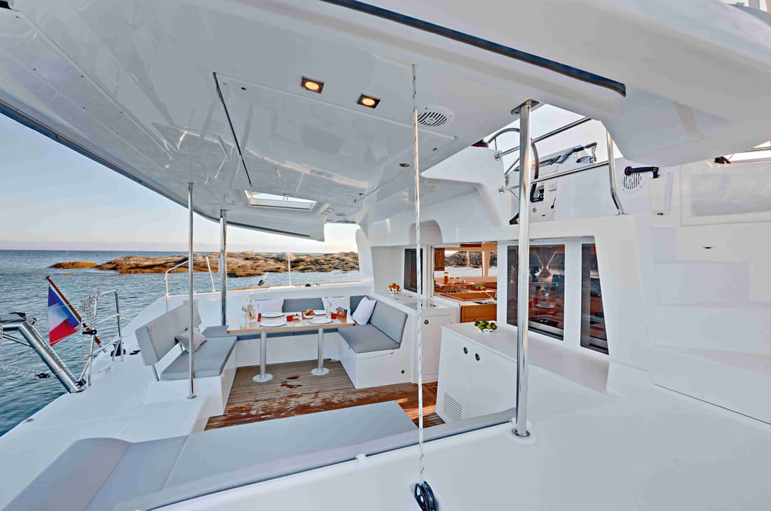 Open-air cockpit with U-shaped seating